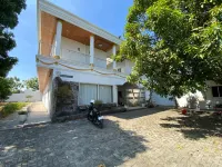 Hotel O near Mitra Plumbon Hospital formerly Guesthouse Pondok JK - Parking