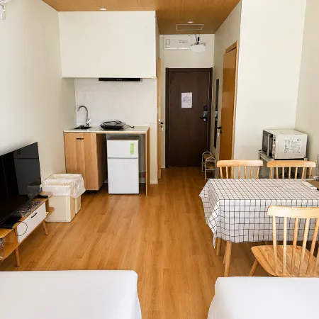 Minutes to USJ (1 Station) | Cozy 1st Floor Apt | Max 4 Guests