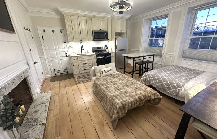 Hale Loft w/kitchen, bath, laundry next to PEA Phillips Exeter Academy