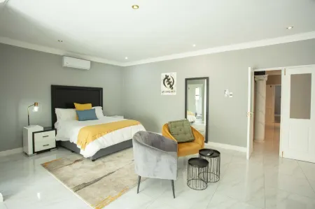 Adinkra Boutique Hotel Отели рядом с достопримечательностью «Melville Koppies»