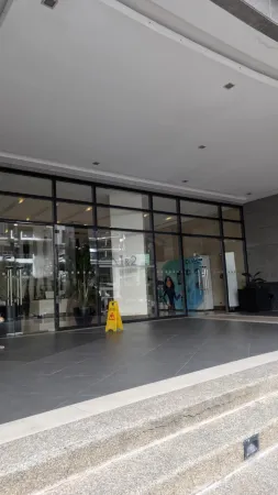 J&M Cozy Retreat Отели рядом с достопримечательностью «Citi Plaza»