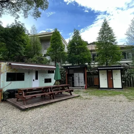TenStage Manor