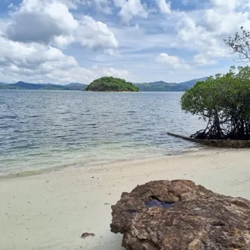 Sand Island Beach and Dive Resort