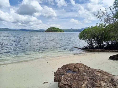 Sand Island Beach and Dive Resort