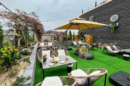 mari hotel Отели рядом с достопримечательностью «옥천암»