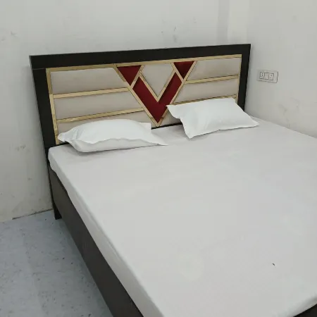 Awadh Biharee Inn Отели в г. Айодхья