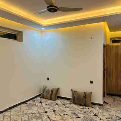 Luxury 3-Room VIP Apartment – Quetta Rooms