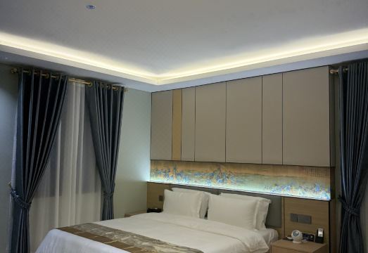 Atour Hotel