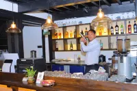 สิทธารถะ บันดิพูร์ วิลเลจ - ที่มีบาร์