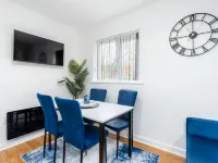 2 Bedroom 1 Bathroom with 4 Beds and Parking Hotels near Bishop's House