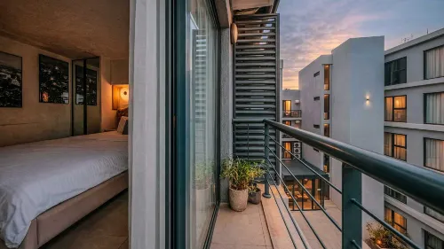 Embassy Gardens Studio with Pool & Gym - pet friendly