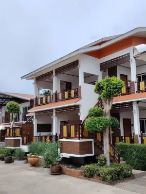 Zara Boutique Villa Hotels near Wat Nong Khra