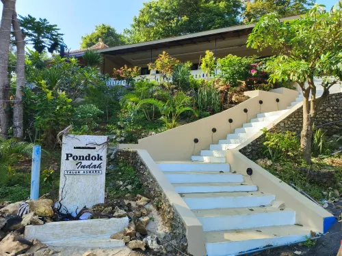 Pondok Indah Teluk Asmara Beach Hotels in Sumbermanjing Wetan