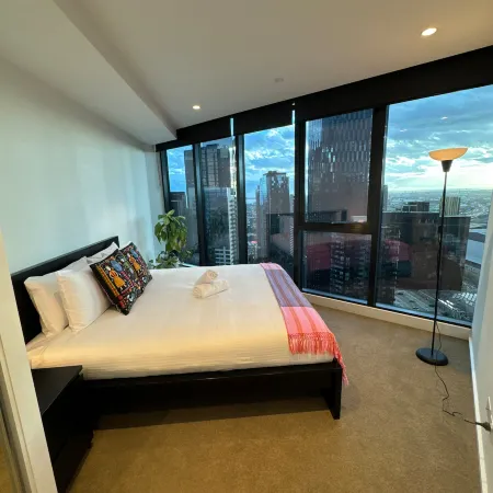 Melbourne Sky-High 2BR City Views & Free Parking