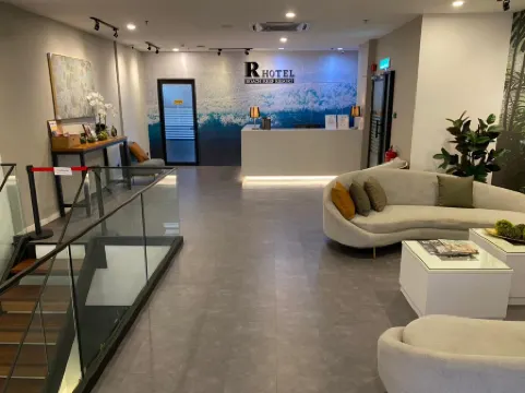 R Hotel Aeropod Отели рядом с достопримечательностью «Танджунг Ару»