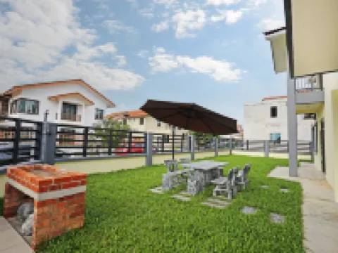 15Pax Permas Family Homestay Hotels in 