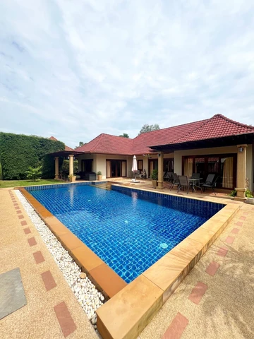 รูปภาพของLuxury 3-bedroom villa with big pool in Rawai
