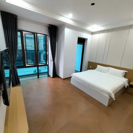Four Seasons Holiday Hotel