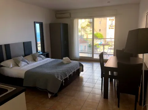 Monaco Sunshine studio, sea view close to MC beach