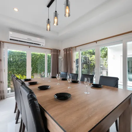 Cozy Breeze Pool Villa Pattaya