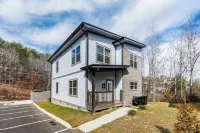 Charming New 5BR/4BA Cabin Near Dollywood. No Stee Hotels in 
