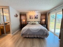 3 Bed 2 Bath House Uphill with City Light View