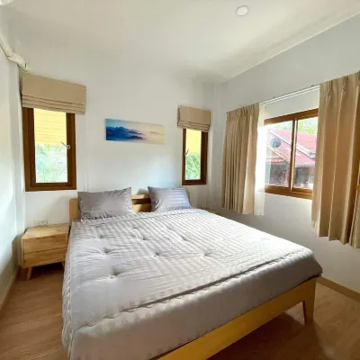 The Chaloklum Loft 2 bedroom near beach 卡羅克魯灣（Chaloklum Bay）附近的飯店