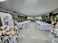 Rung Rueng Resort Hotels in Ban Phai