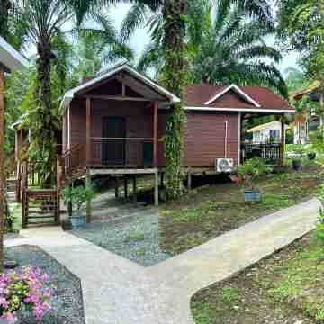Palm Lake Resort Hotel Exterior