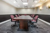 Amwell Suites- Somerset - 駐車場
