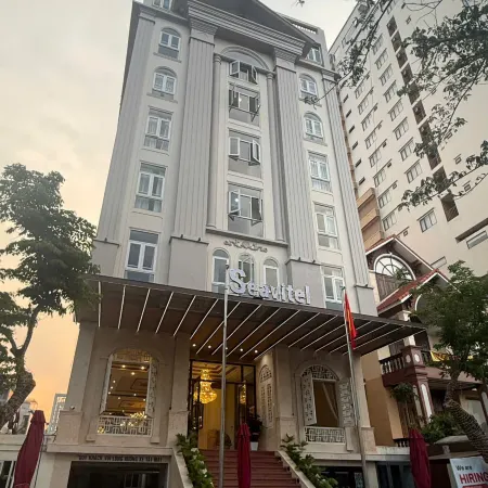 Seavitel Beach Hotel Danang Отели рядом с достопримечательностью «Son Tra Penisula»