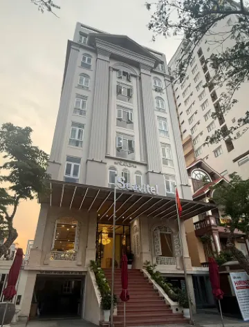 Seavitel Beach Hotel Danang Отели рядом с достопримечательностью «Da Nang Museum»