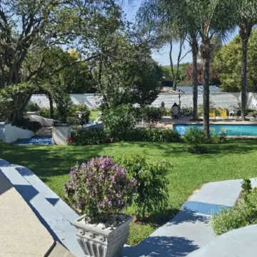 Sandton Spring Guesthouse Rivonia Отели рядом с достопримечательностью «Ривония»