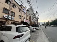 Rossa Hotel Hotels near Clark Museum