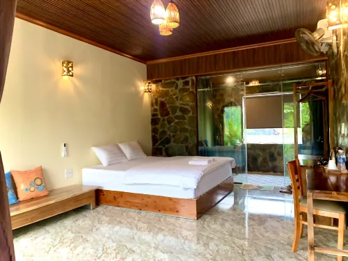 Rocky Mountain Ecolodge Hotels in Ninh Nhat