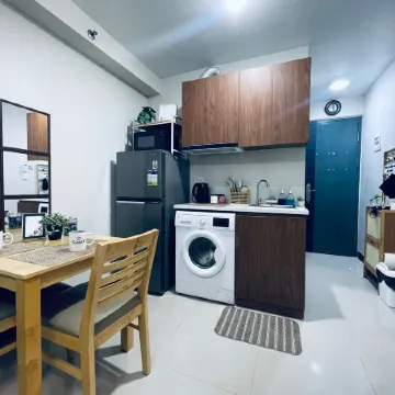 J&J Mactan Stays PS4, Netflix, Pool & PaidParking