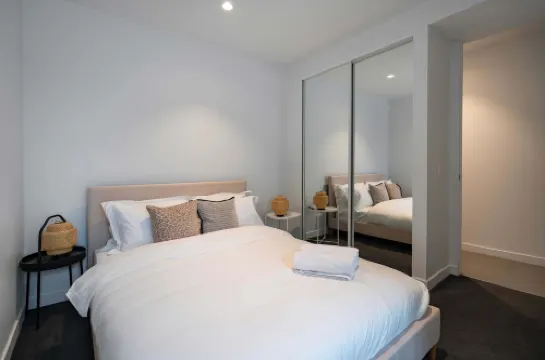Modern Hawthorn 1BR Walk to Cafes & Transport
