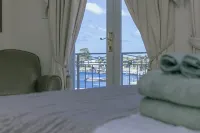 Puddings Home: mooring and waterfront getaway فنادق في 