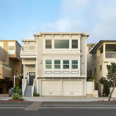 Beachside Retreat | Perfect Location| Free Parking
