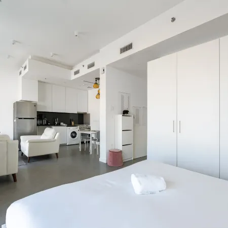 Modern Studio Retreat | Free Beach Access