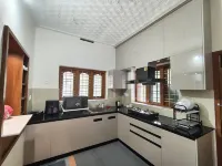 Madhavam Homestay - Family Friendly 2BHK - Parkplatz