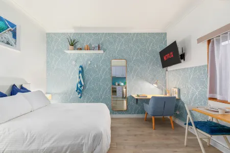 Beach front ocean breeze studio with aircon Отели рядом с достопримечательностью «Заказник Дадли Пейдж»