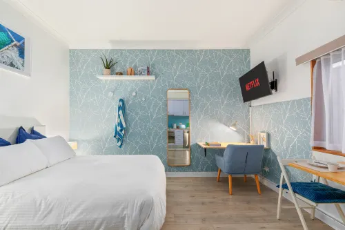 Beach front ocean breeze studio with aircon Hotels in Dover Heights