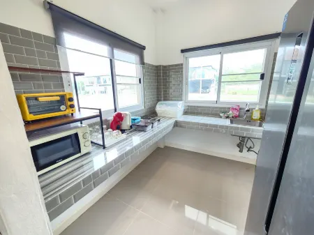 Pool Villa - Phetchabun Отели рядом с достопримечательностью «Wat Non PA Ruak»