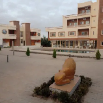 SALLY BEACH HOTEL YENNE