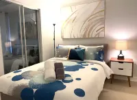 Yorkville Bloor Suites- 2 minutes walk to Transit - 레지던스