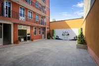 Safe Land Guesthouse - parking