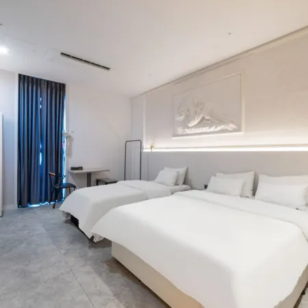 HOTEL ROAD