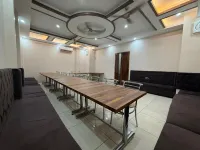 Hotel Kartik - موقف سيارات