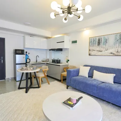 Comfy 1BR Westlands Apartment, Pool, Gym & Skyline โรงแรมใกล้เดอะซาริทเซ็นเตอร์